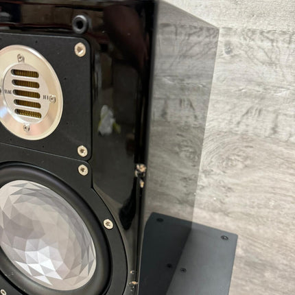 Elac BS244 Gloss Black Trade in (Cosmetic Damage)